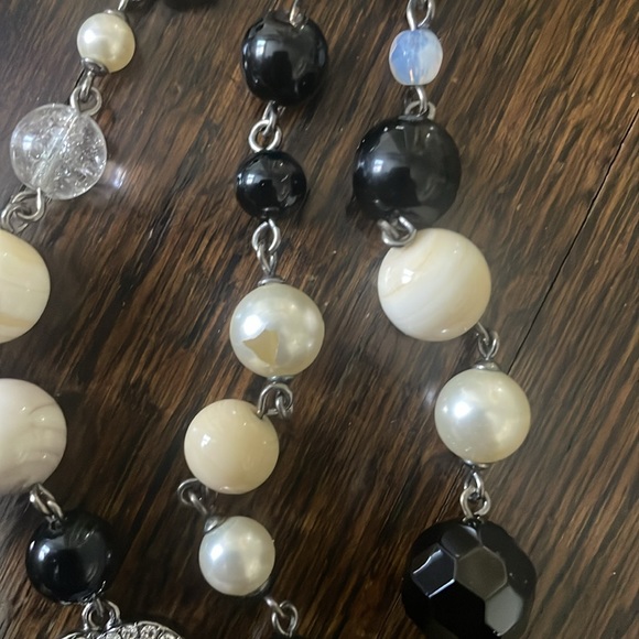 Chanel Long Strand Necklace - original box and dust bag . - Picture 8 of 8